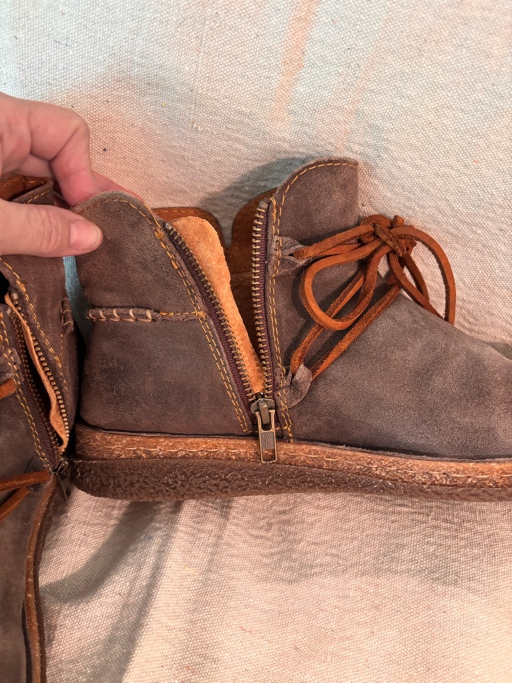 Born EUC Calyn distressed leather ankle boots - Picture 12 of 13